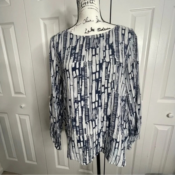 Wrap London Tops - Wrap London Lyocell Linen Blend Top - Size 6 - Blue Gray Print with Button-Down
